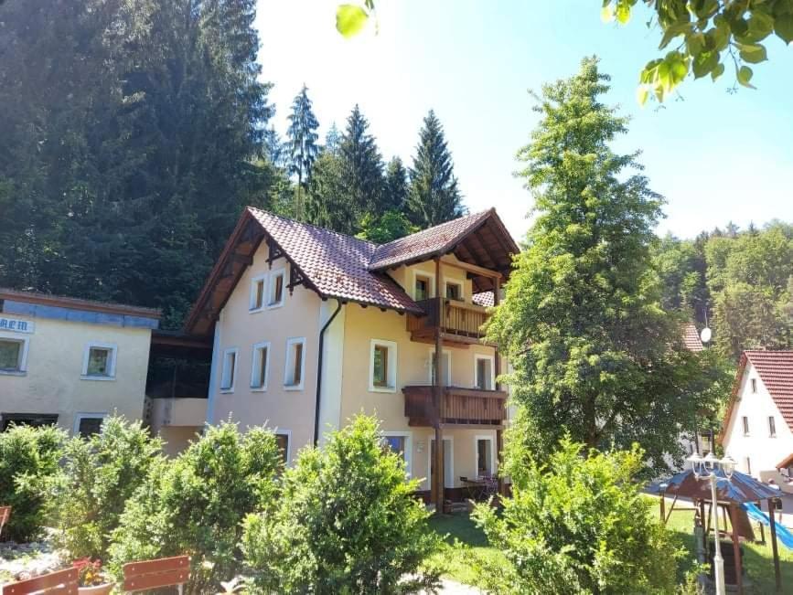 Hotel Gasthof Restaurant Jamas Pottenstein Exteriér fotografie